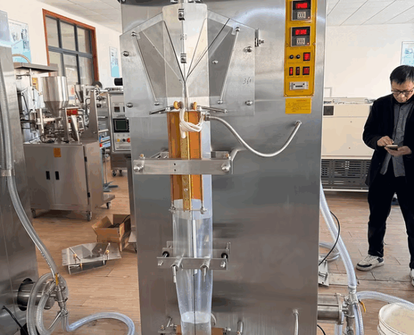 SJ-ZF 2000 LIQUID PACKING MACHINE WITHOUT PLC - Image 4