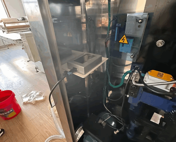 SJ-ZF 2000 LIQUID PACKING MACHINE WITHOUT PLC - Image 9