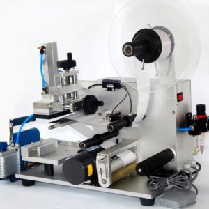 FLAT BOTTLE LABELLING MACHINE WITH DATE CODING